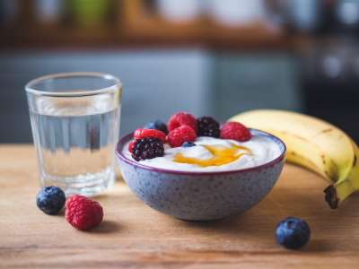 What to eat after an evening workout to optimize sleep quality and muscle recovery without heavy meals