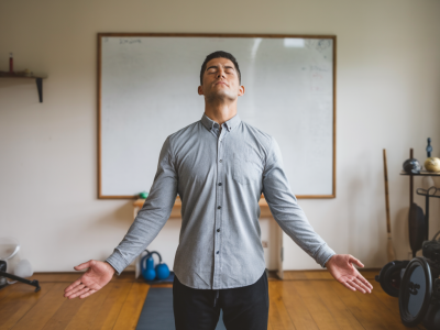 Phnxfitness co's step-by-step five-minute breathing and mobility combo to calm panic before presentations