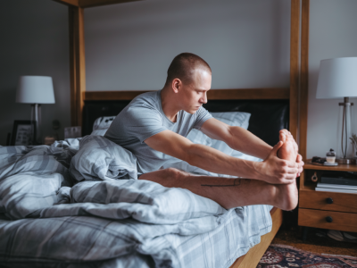 How to stop waking up stiff: a 10-minute bedside mobility and gentle protein snack routine